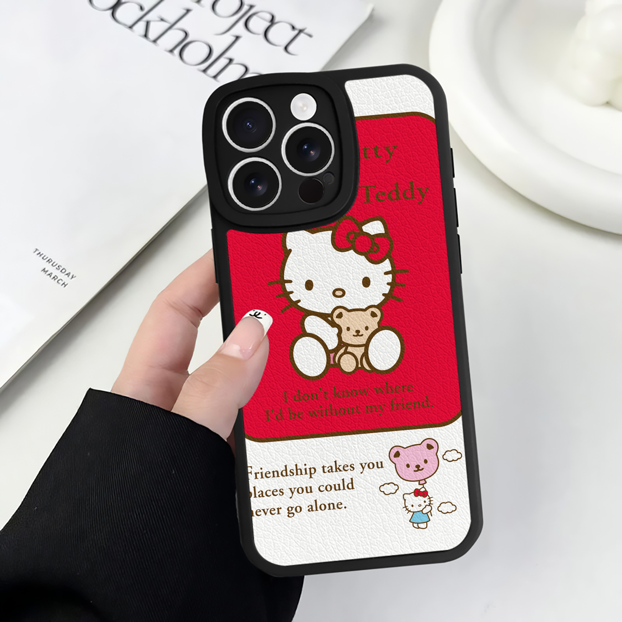 （画像用） Hello Kitty ハローキティ 【iPhone 16シリーズ対応】シリコンスマホケース（レザー調） 材質：シリコン